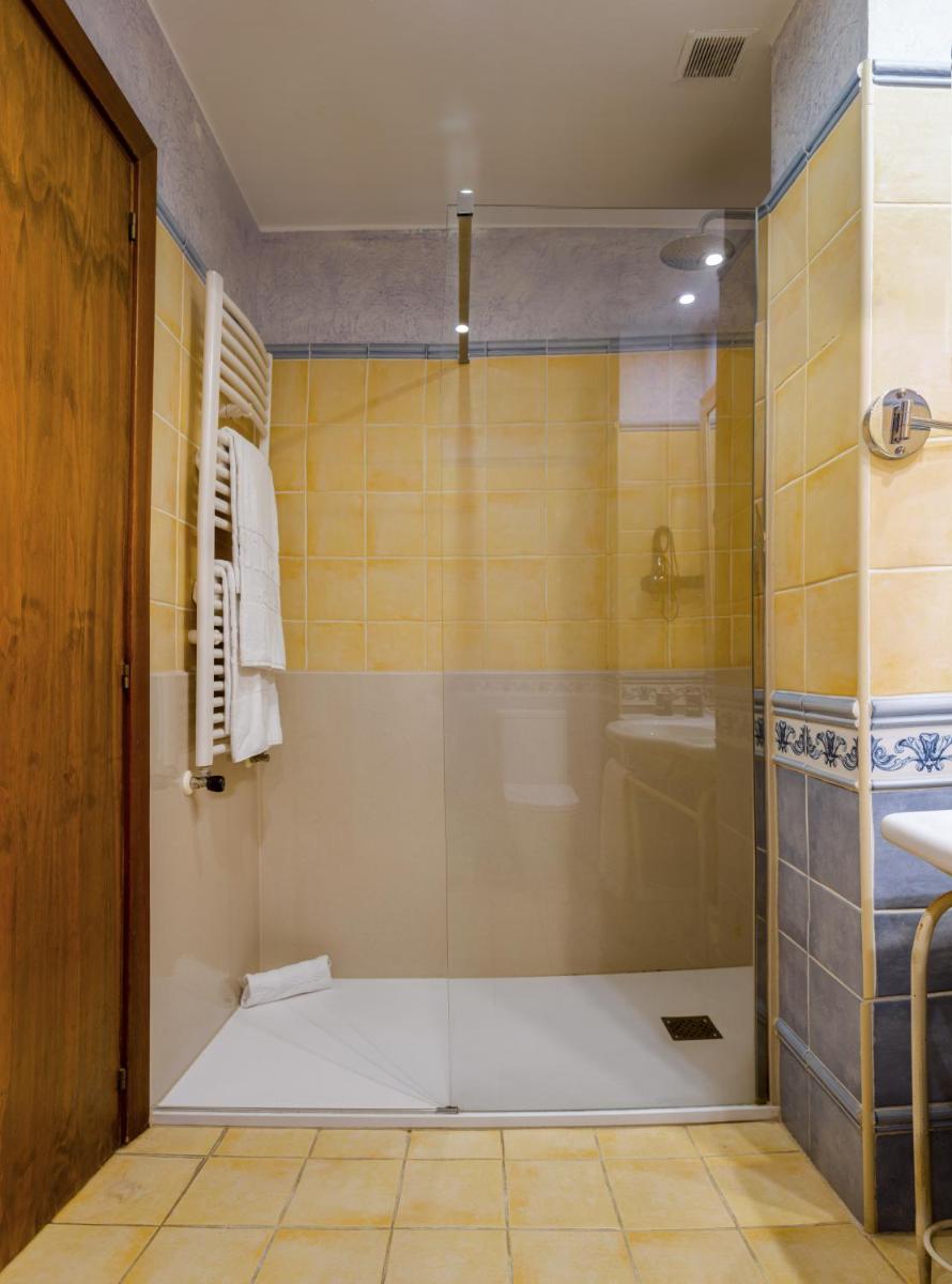 Un baño de Hotel Silken Villa de Laguardia