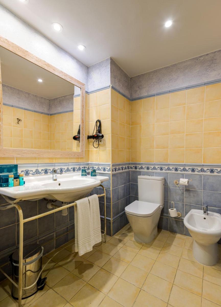 Un baño de Hotel Silken Villa de Laguardia