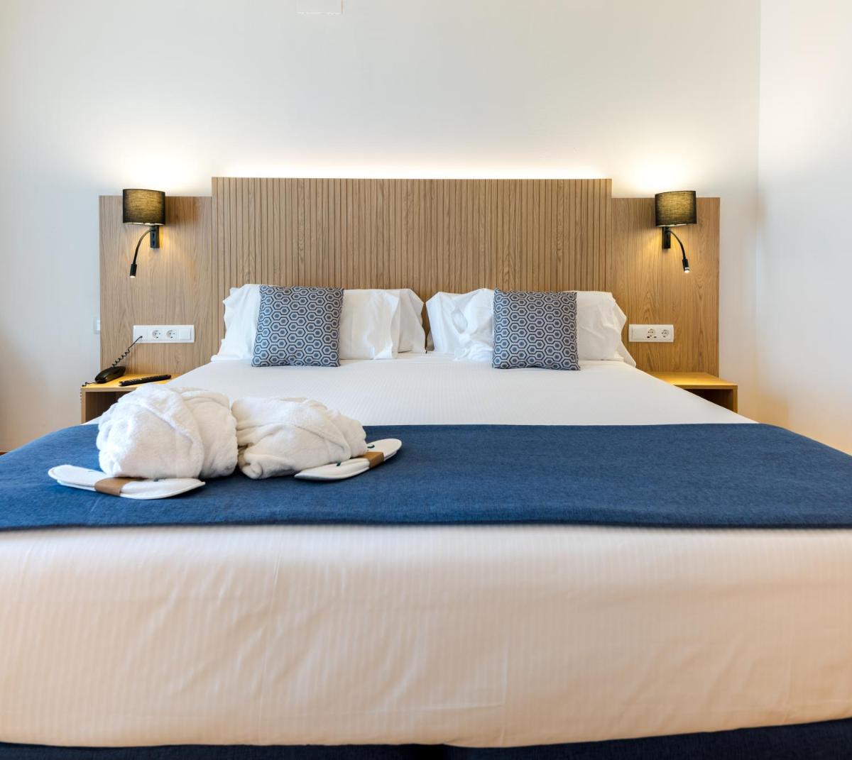 Cama o camas de una habitación en Hotel Silken Villa de Laguardia