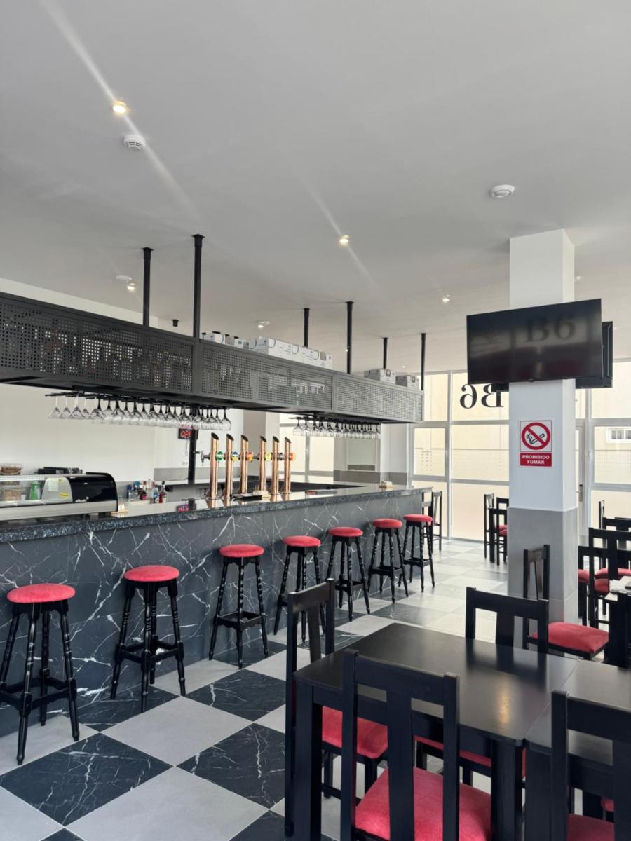 B6 Hotel - Housity