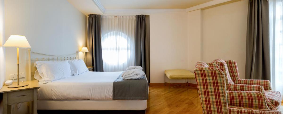 Cama o camas de una habitación en Hotel Silken Villa de Laguardia