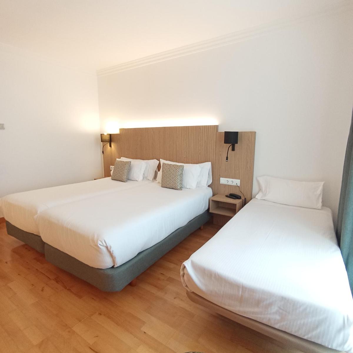 Cama o camas de una habitación en Hotel Silken Villa de Laguardia