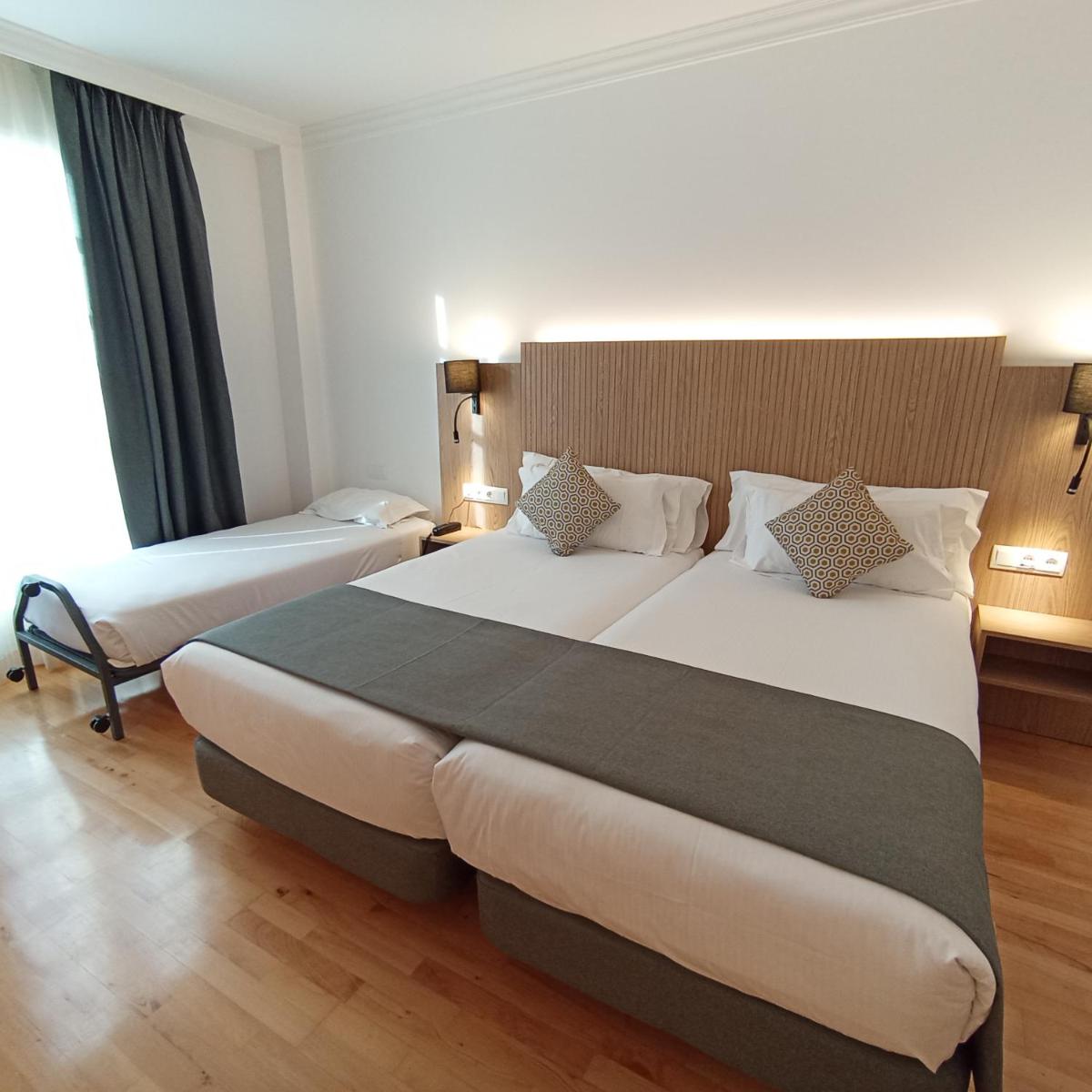 Cama o camas de una habitación en Hotel Silken Villa de Laguardia