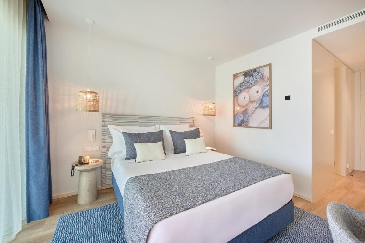 Uma cama ou camas num quarto em The Editory by the Sea Lagos