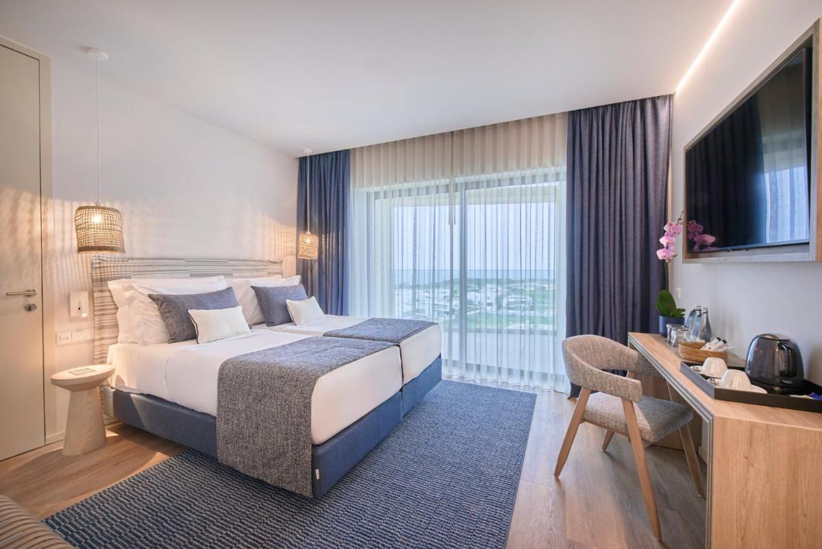 Uma cama ou camas num quarto em The Editory by the Sea Lagos