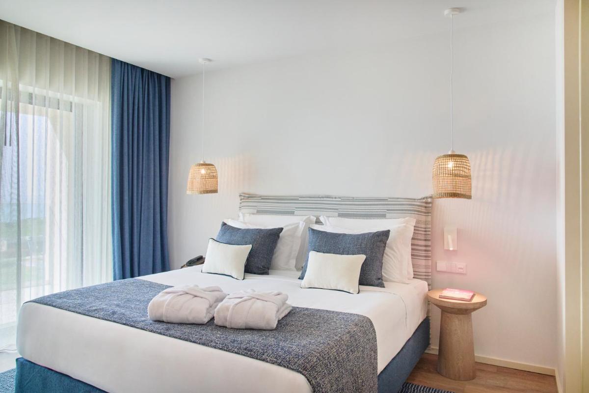 Uma cama ou camas num quarto em The Editory by the Sea Lagos