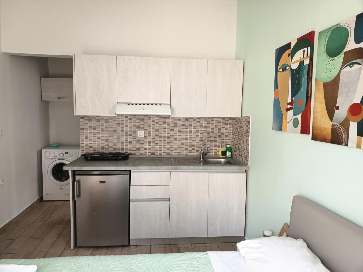 Lilian's Seaview-Barstreet-Youth Studios - Housity