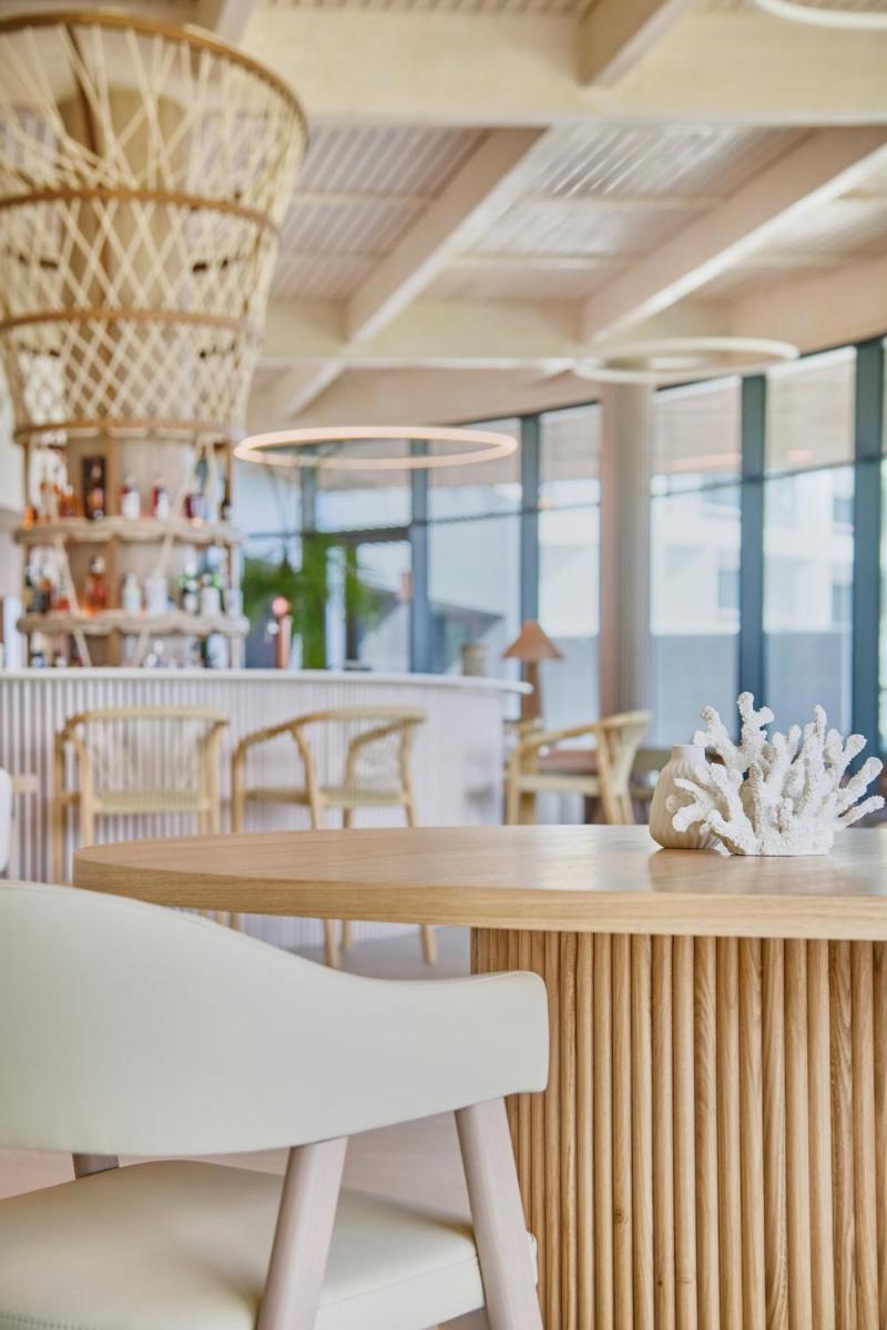 Um restaurante ou outro lugar para comer em The Editory by the Sea Lagos