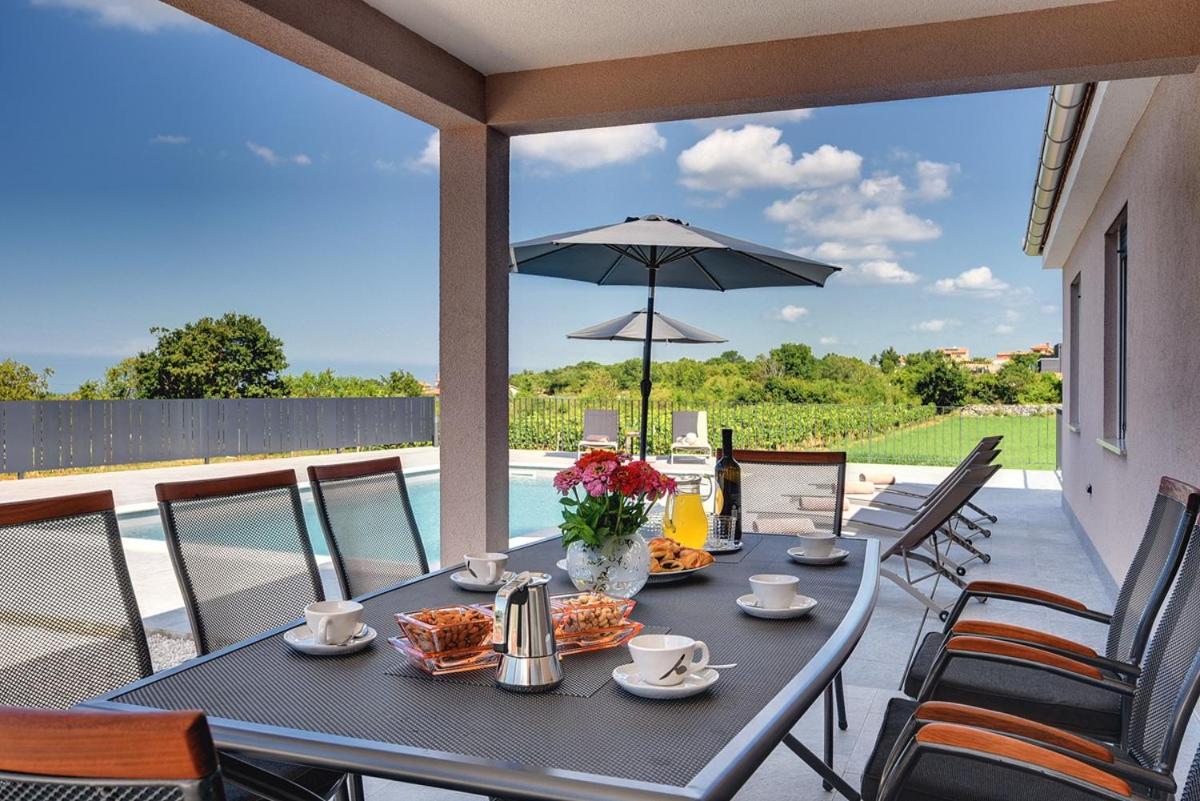 Villa LeMi - Housity