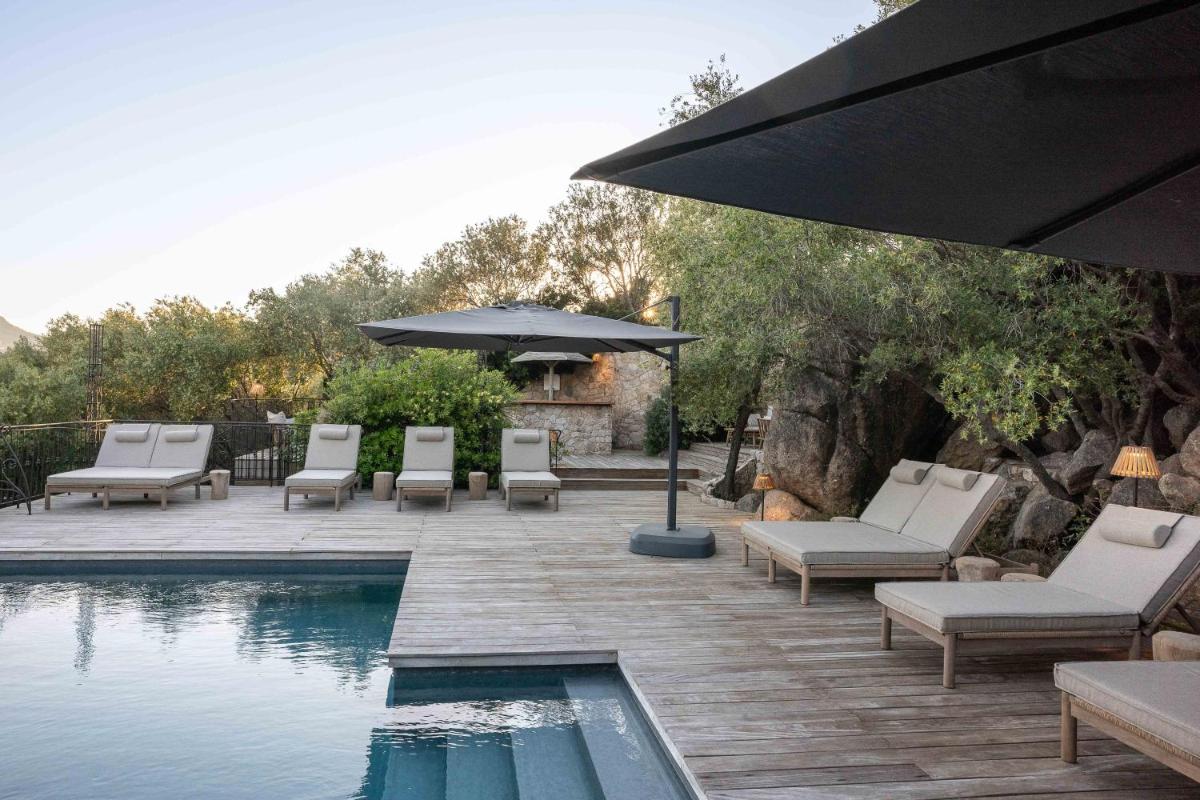 Piscine de l'établissement Hotel A Piattatella ou située à proximité