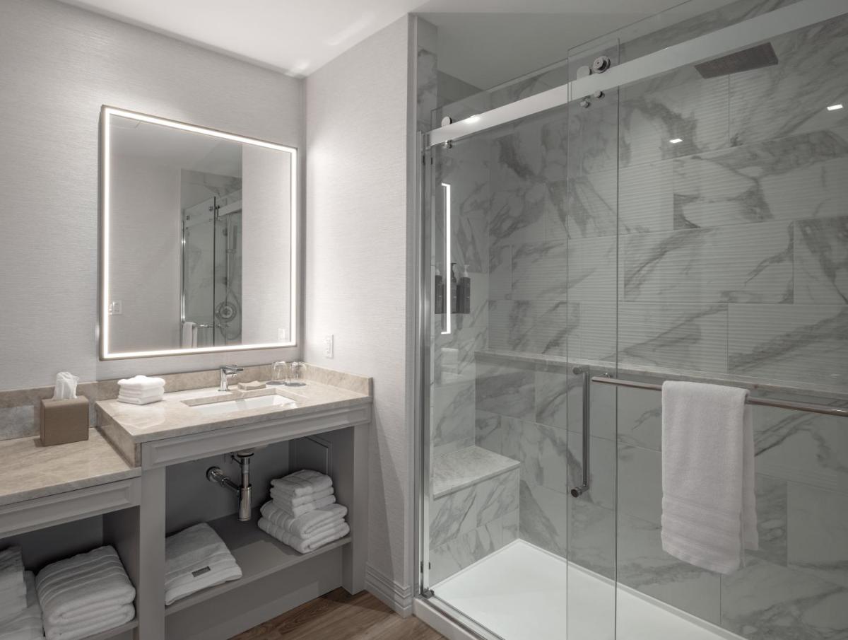 The Westin Houston Downtown - Housity