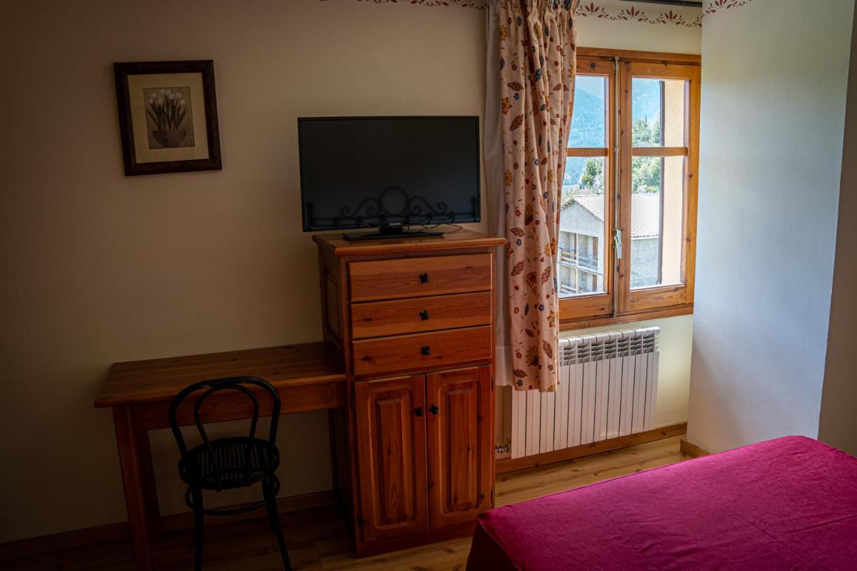 Hostal Cal Franciscó - Housity