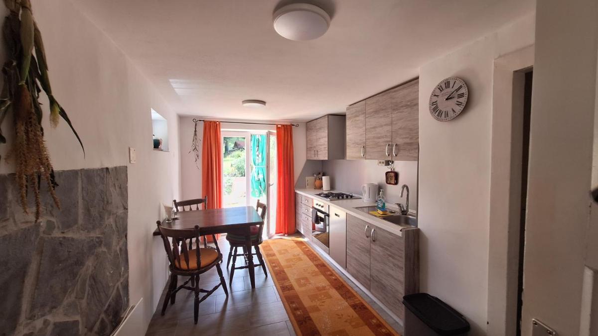 Divine Lake House - Housity