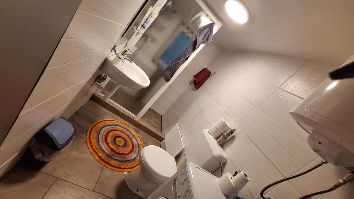 Divine Lake House - Housity