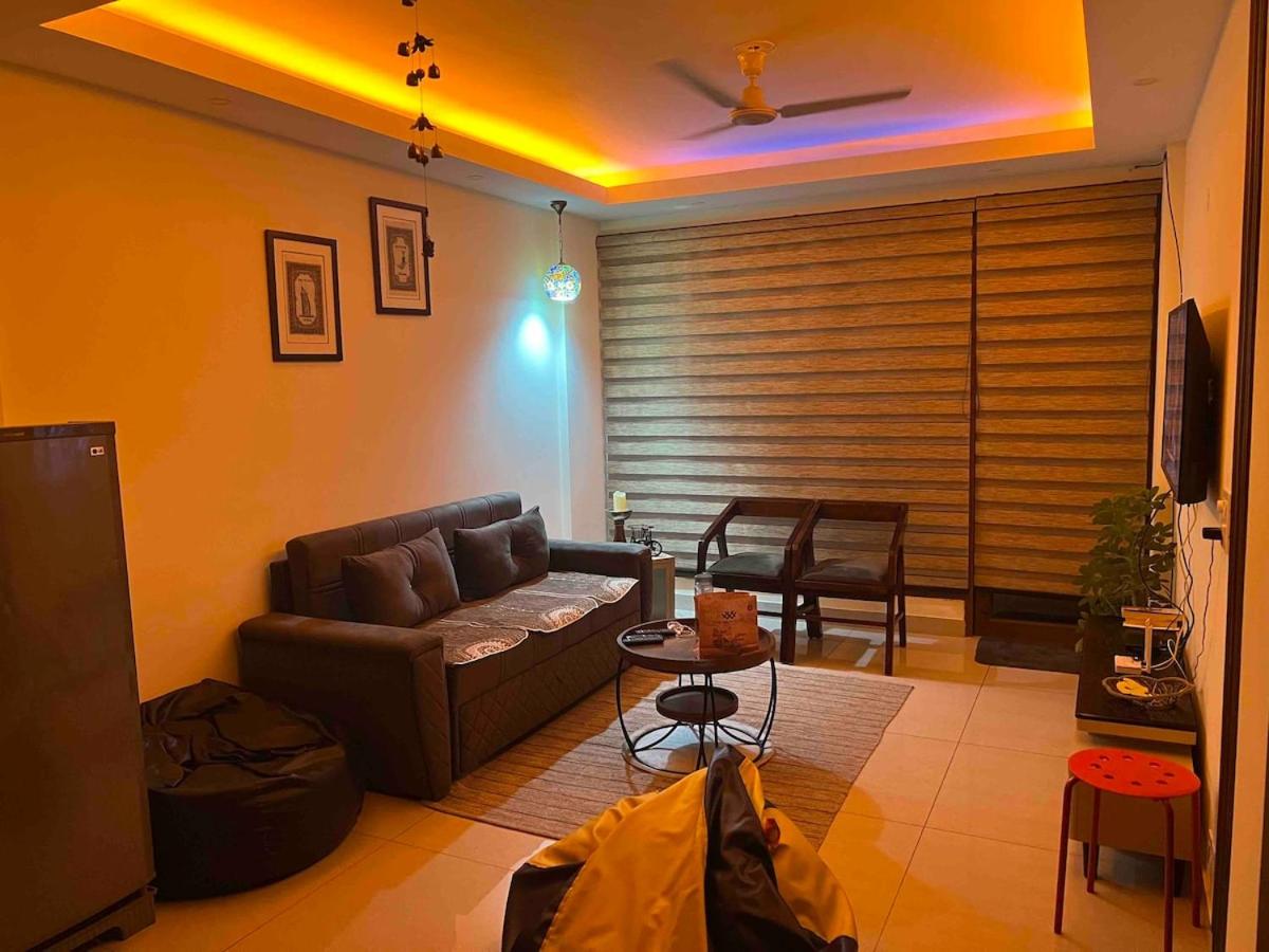 2BHK Furnished Apartment/Near Kasauli/Barog/Luv Fun & Adventure - Housity