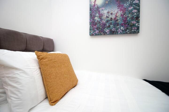 City Centre - Parking - Smart TVs in All Rooms - Hizvo