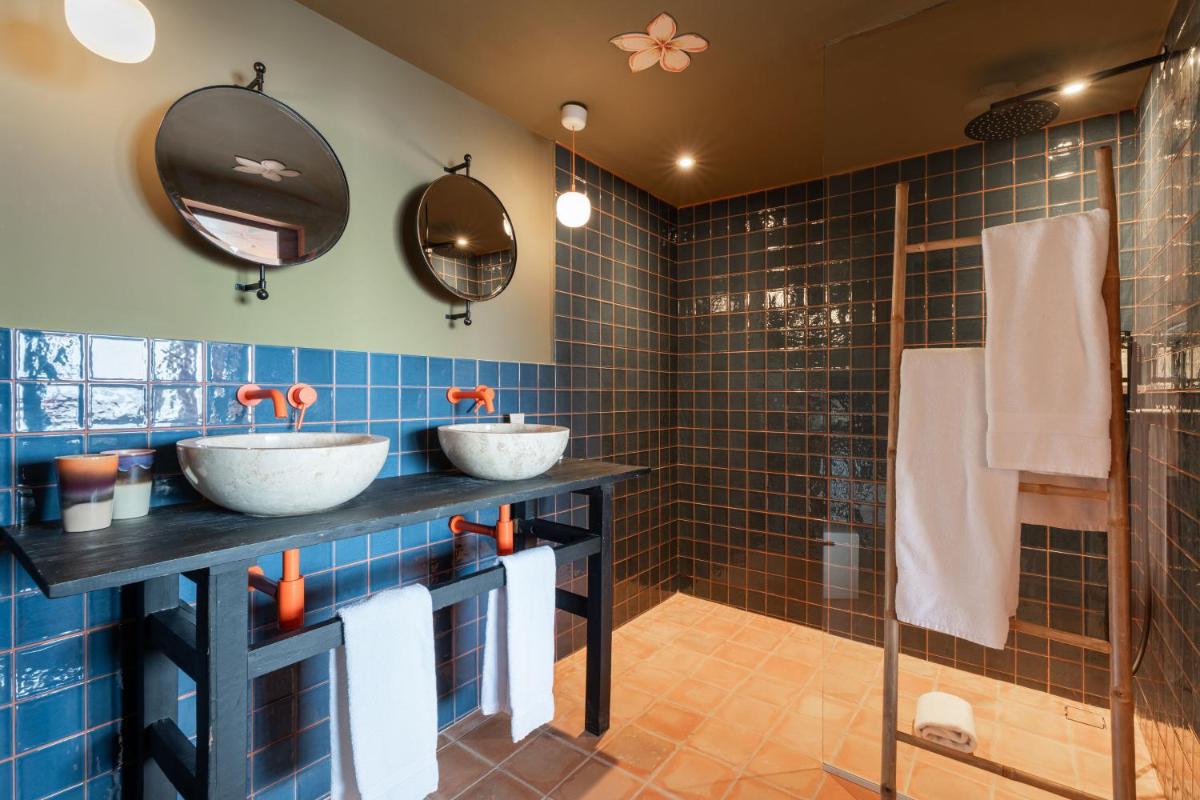 Un baño de Bikini Island & Mountain Hotel Es Trenc -Adults only-