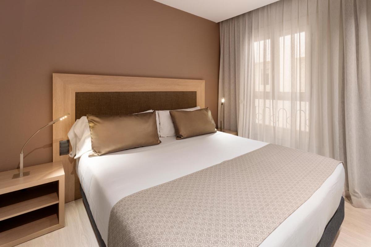 Cama o camas de una habitación en Catalonia Atocha