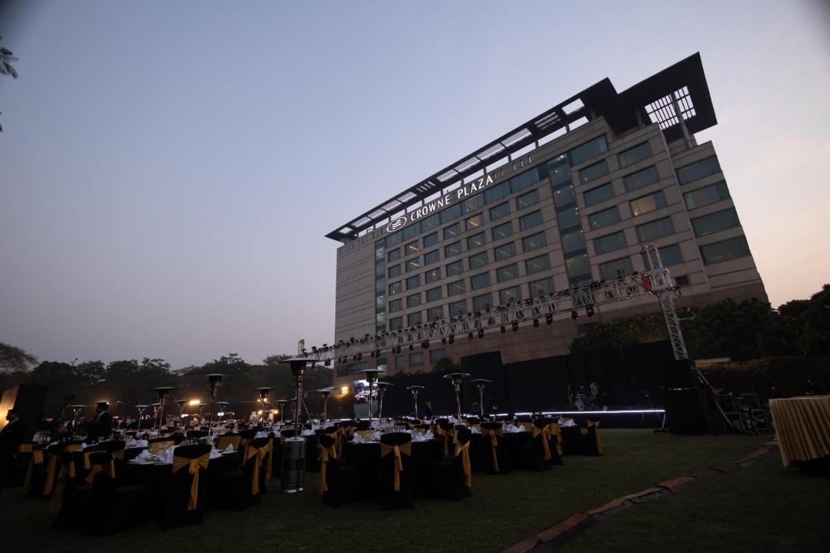 a group of tables in front of a hotel at Crowne Plaza Today Gurugram by IHG in Gurgaon