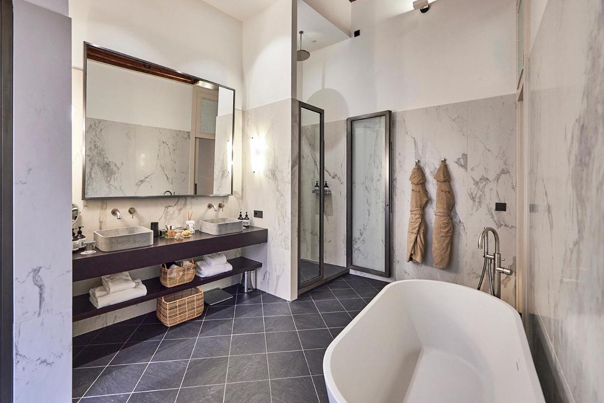 Un baño de Puro Grand Hotel