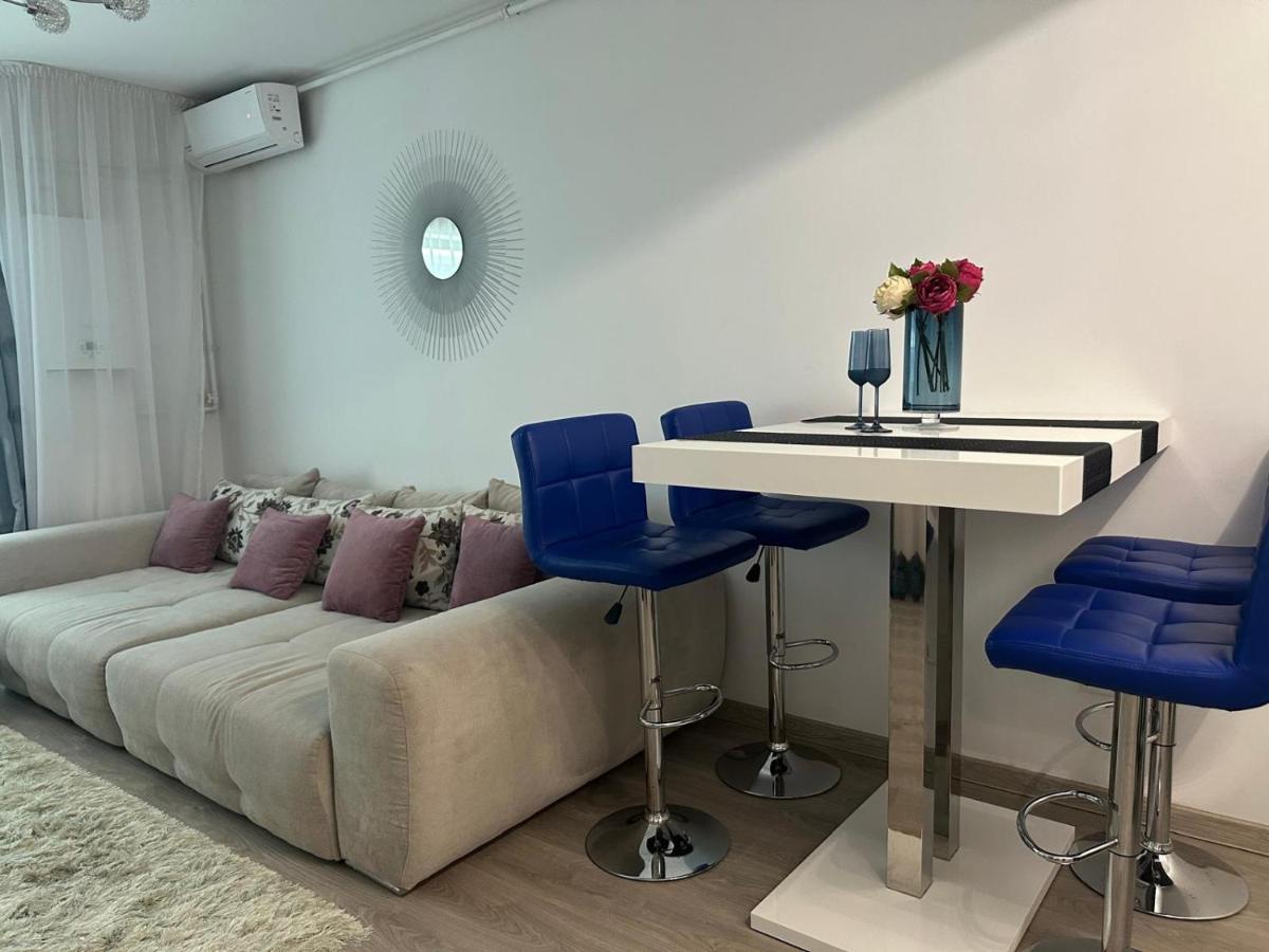 Sea View Luxury Apartament - Housity