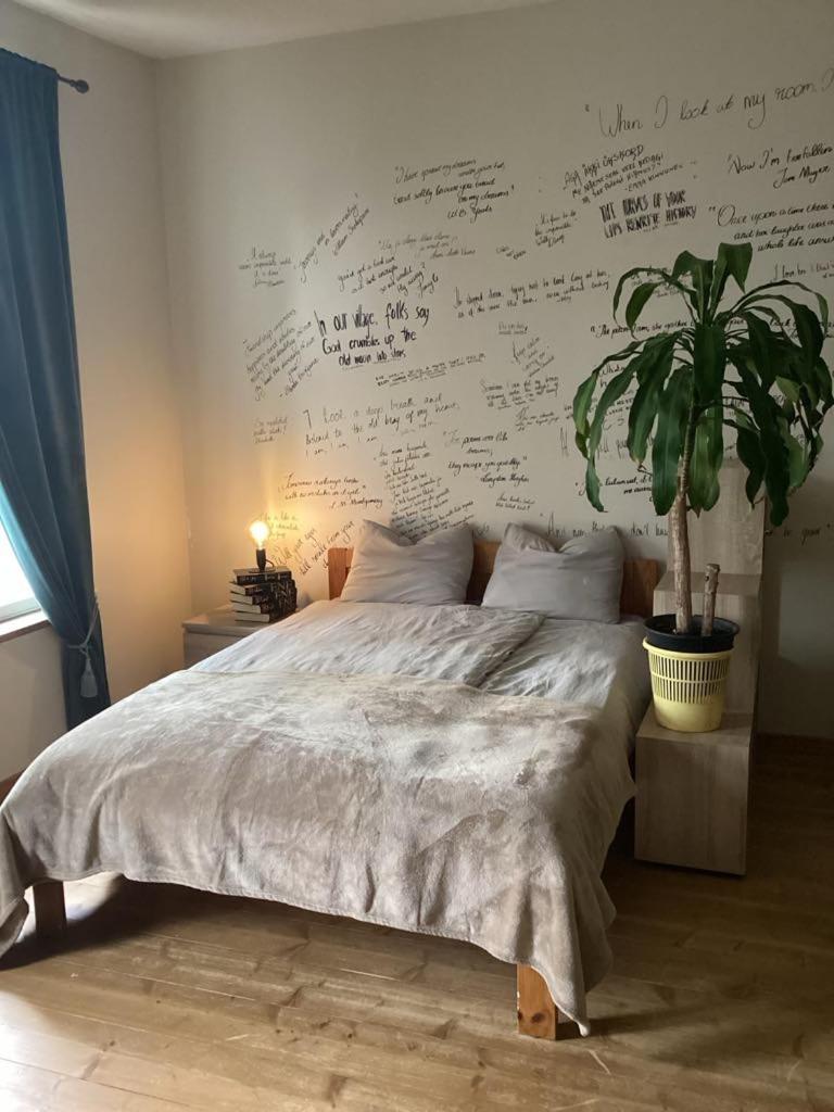 Hygge Home - artistic style apartment with free parking Friday 7 pm - Monday 8 am - Housity