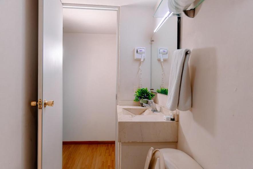 Kasa Hotel & Suites - Housity