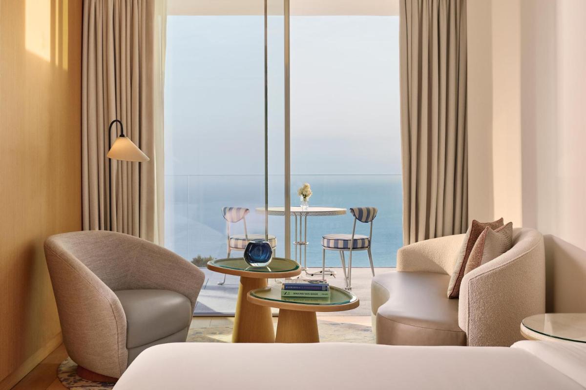 Coin salon dans l'établissement The Maybourne Riviera, Maybourne