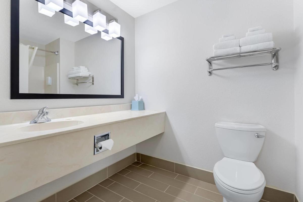 MainStay Suites Madison Airport - Housity