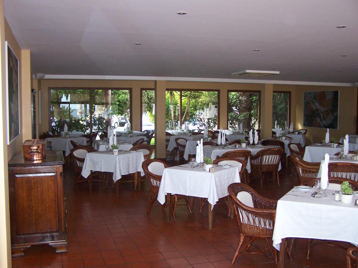 Um restaurante ou outro lugar para comer em Hotel Porto Santo & Spa