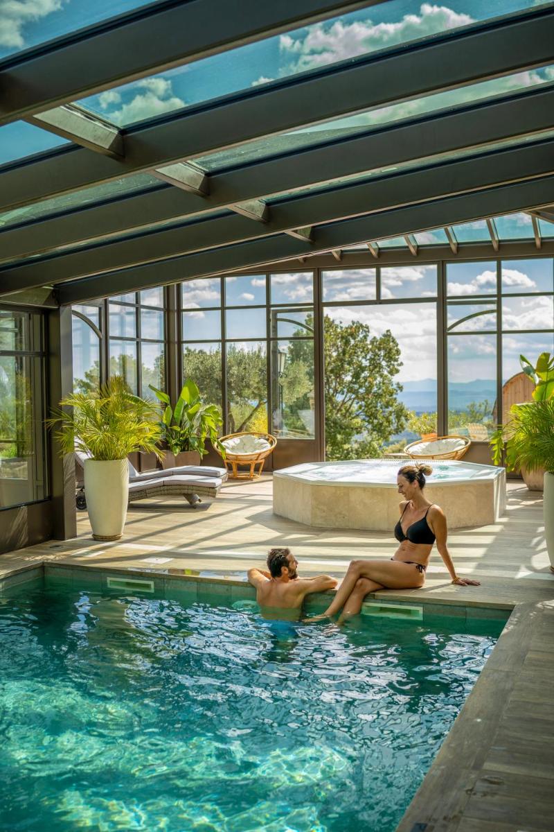 Piscine de l'établissement La Bastide De Tourtour Hotel & Spa ou située à proximité