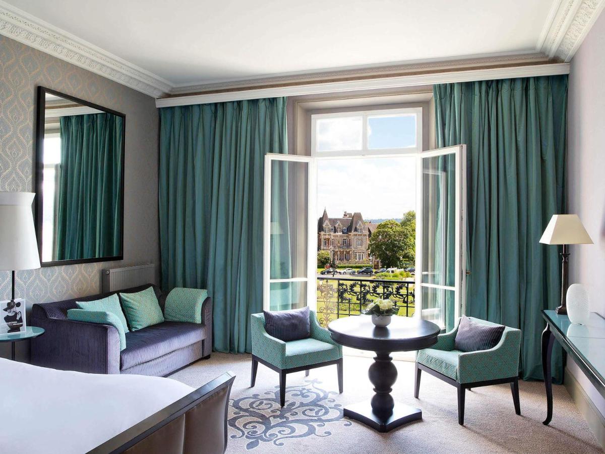 Coin salon dans l'établissement Le Grand Hotel de Cabourg - MGallery Collection