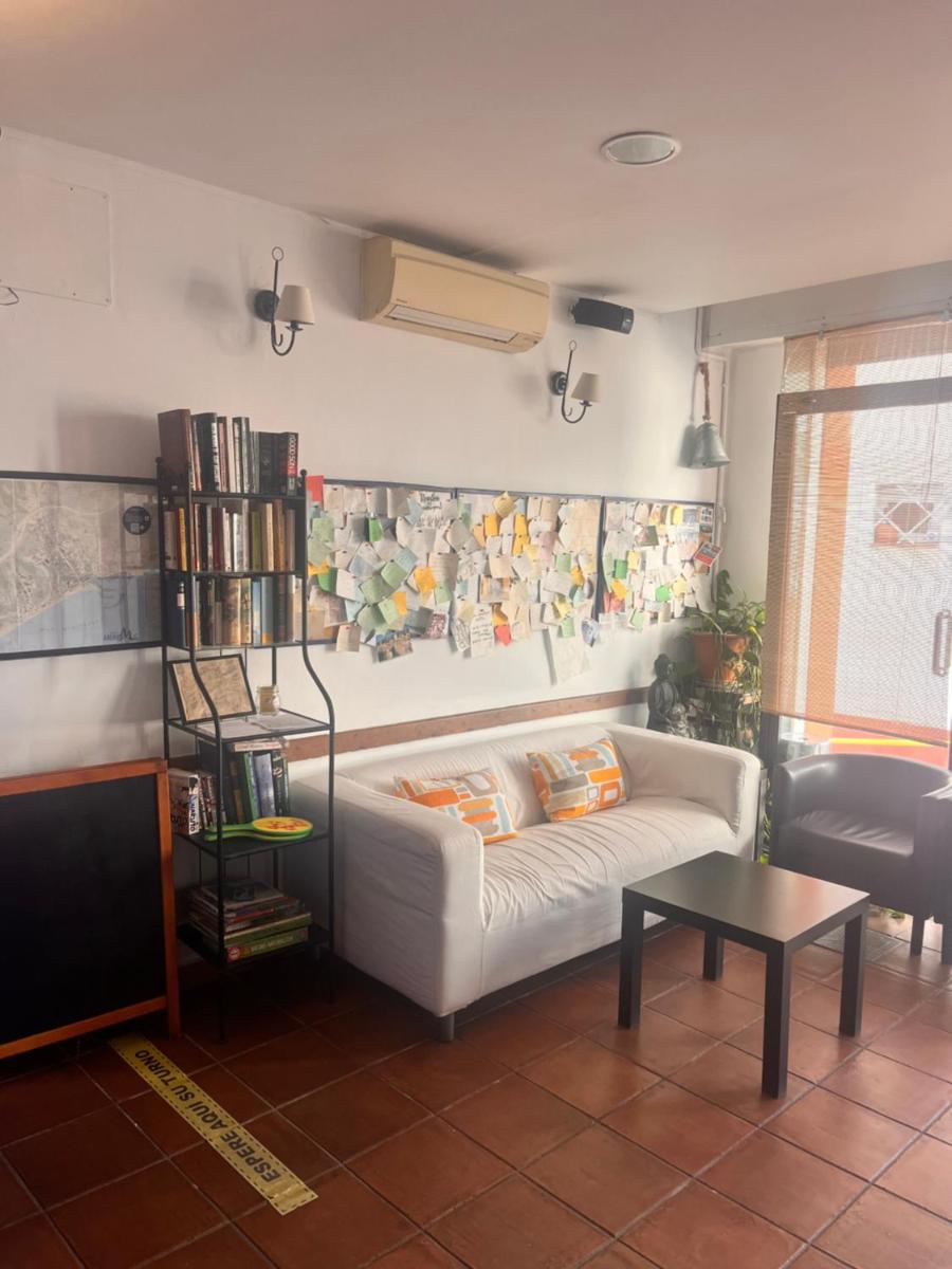 Hostal La Lluna - Housity