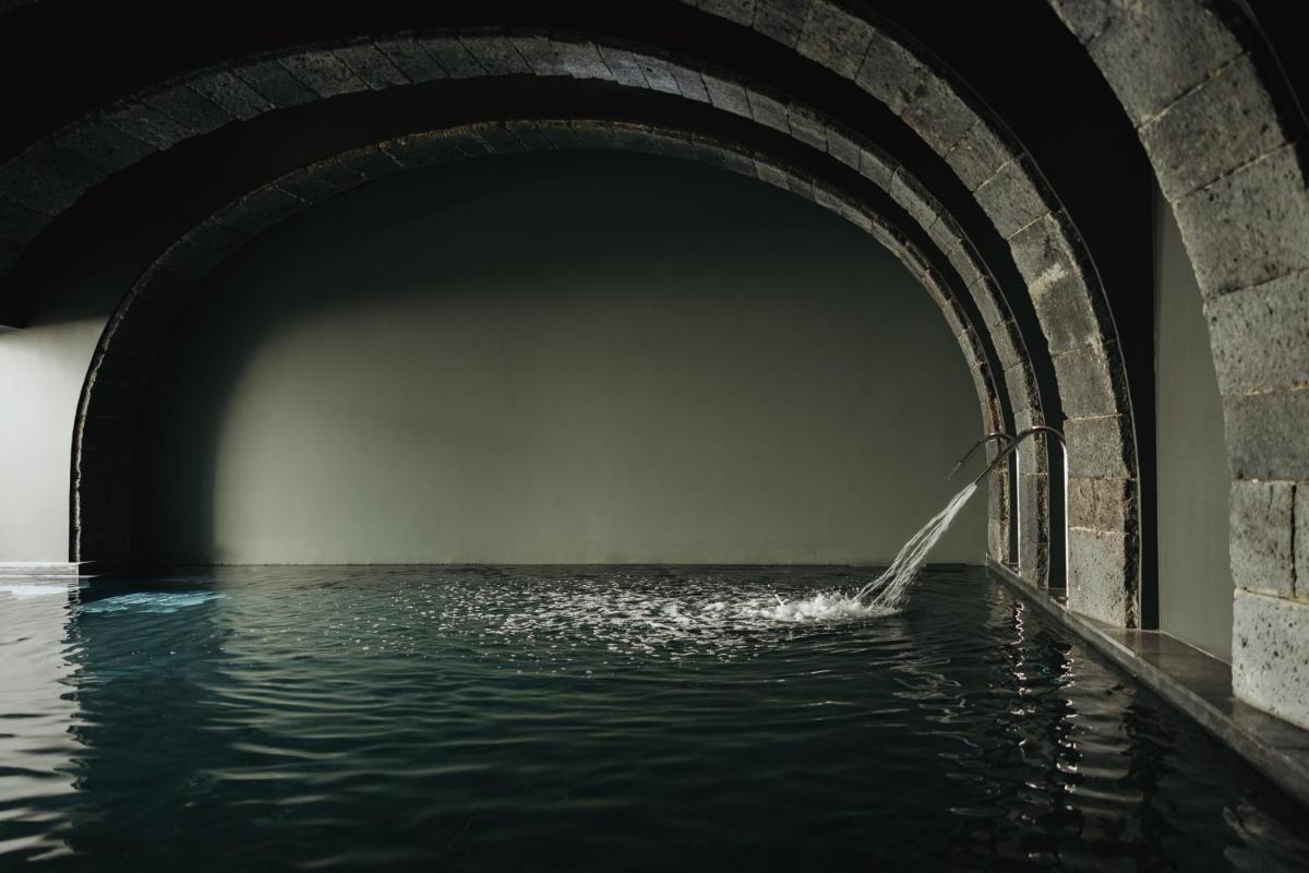 A piscina em ou perto de NINE DOTS Azorean Art Boutique Hotel