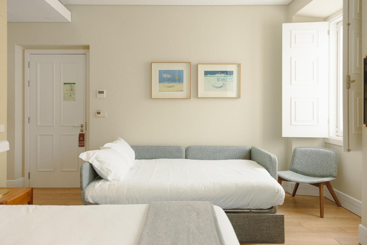 Uma área de estar em NINE DOTS Azorean Art Boutique Hotel