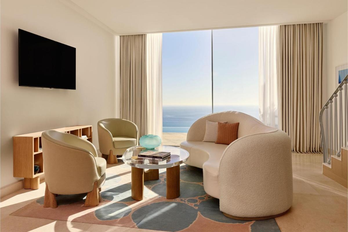 Coin salon dans l'établissement The Maybourne Riviera, Maybourne