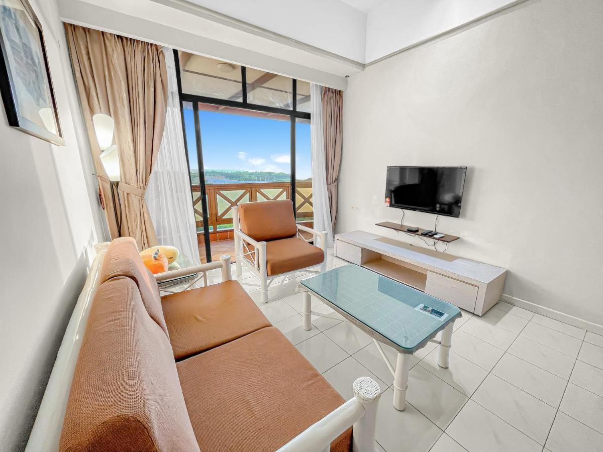 1 Bedroom Apartment, Melaka CBD Town Center- Hosted by Private Locals Resident, Balcony With City Skyline View or Seaview, Opposite Malls, TV BOX, 5 minutes to Jonker Street, - Hizvo