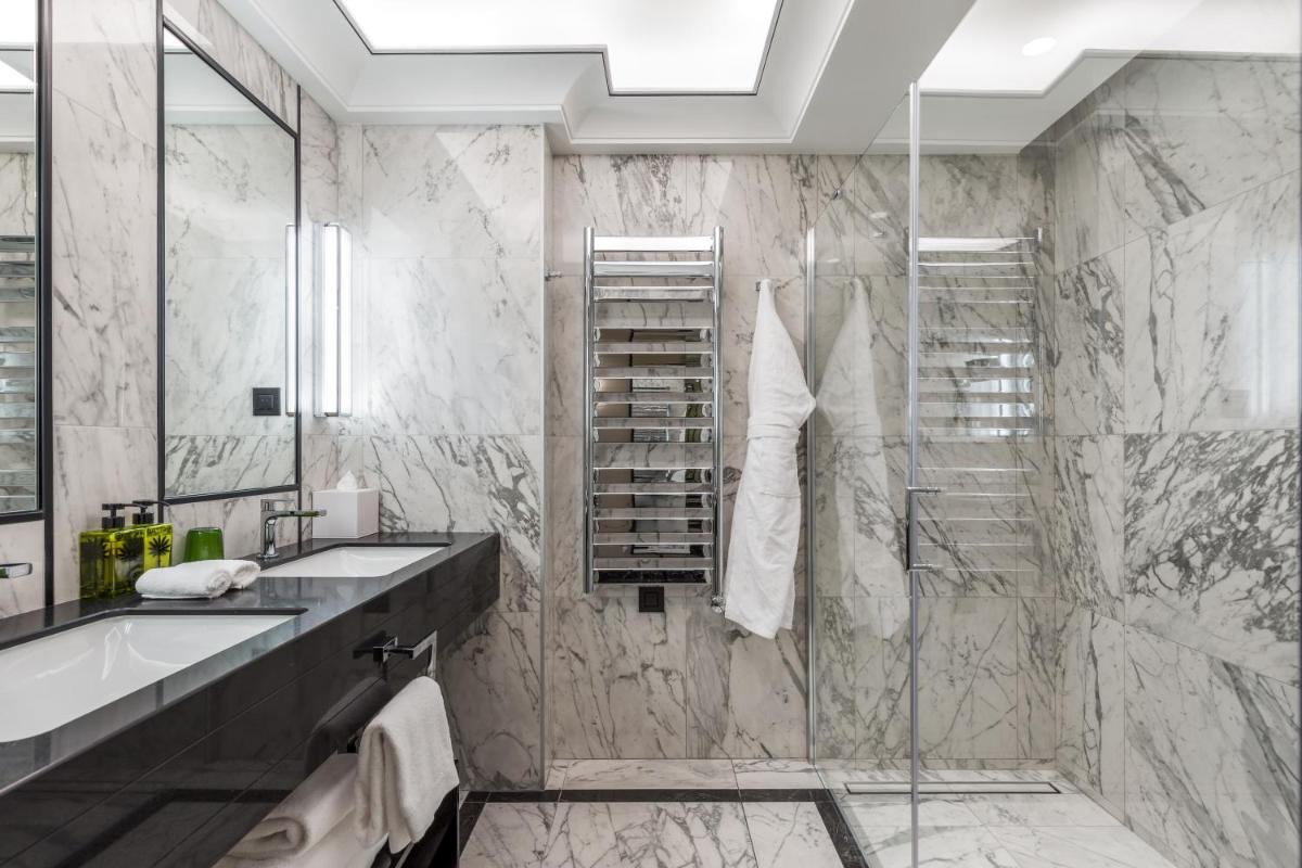 Salle de bains dans l'établissement Maison Albar - Le Victoria