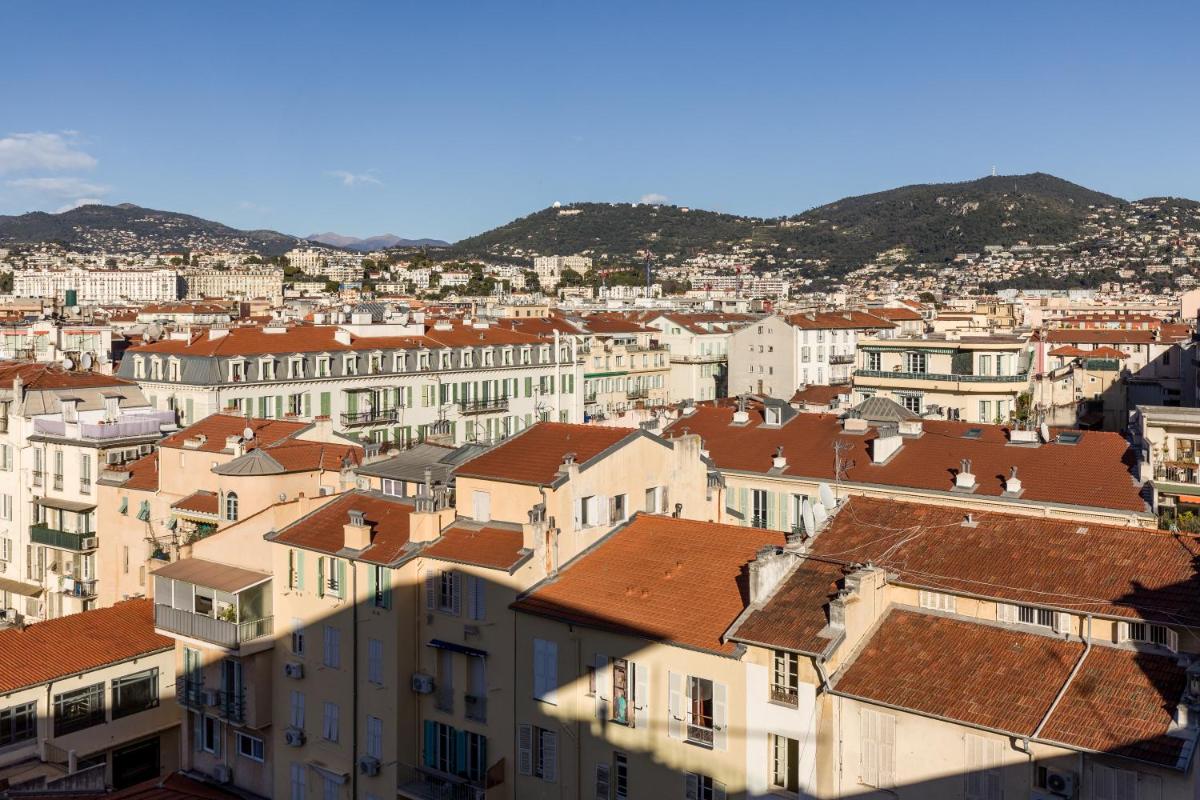 Vue générale sur la montagne ou vue sur la montagne depuis l'hôtel