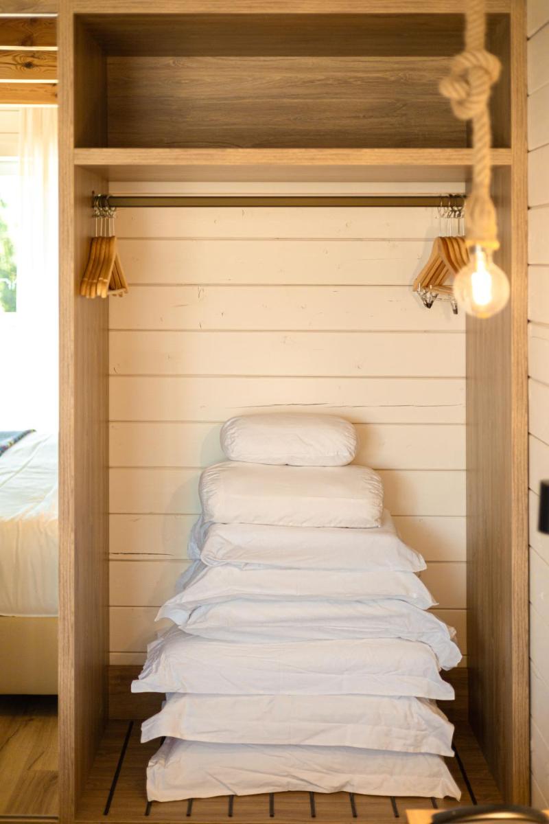 Uma cama ou camas num quarto em Sleep & Nature Hotel