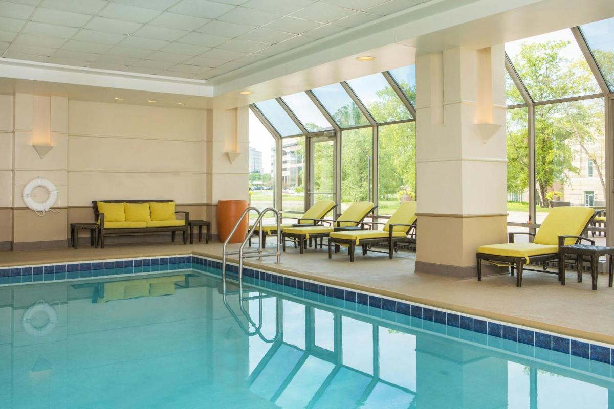 Sheraton Suites Chicago Elk Grove - Housity