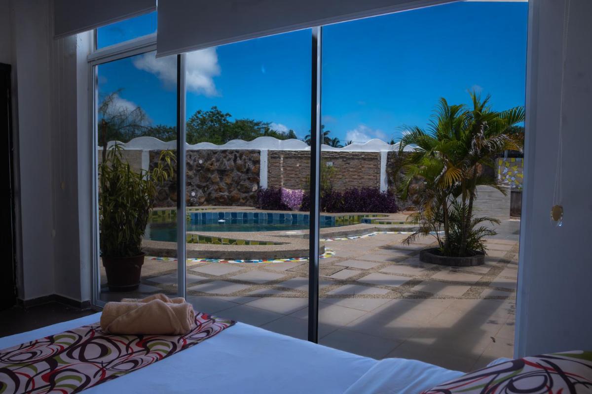SeaSide Hotel - Housity