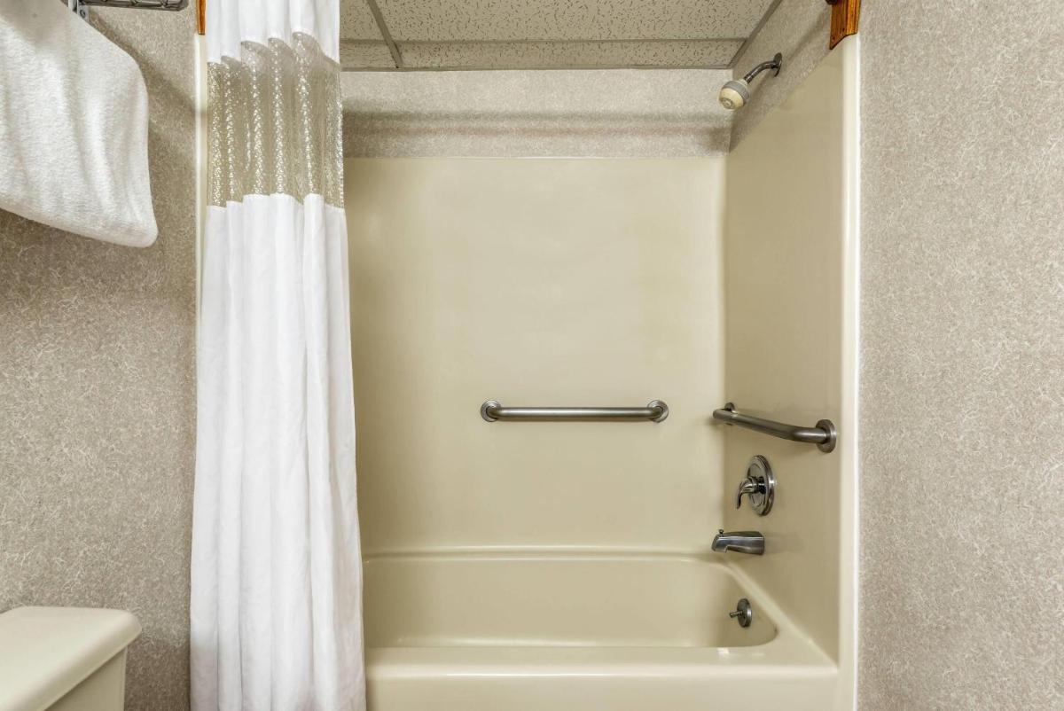 Days Inn by Wyndham Vineland - Housity