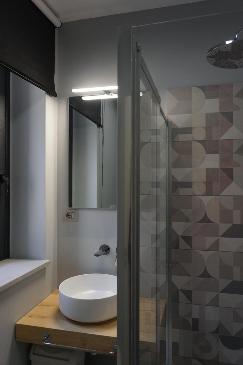 Le vie del mare , Ribolla - Housity
