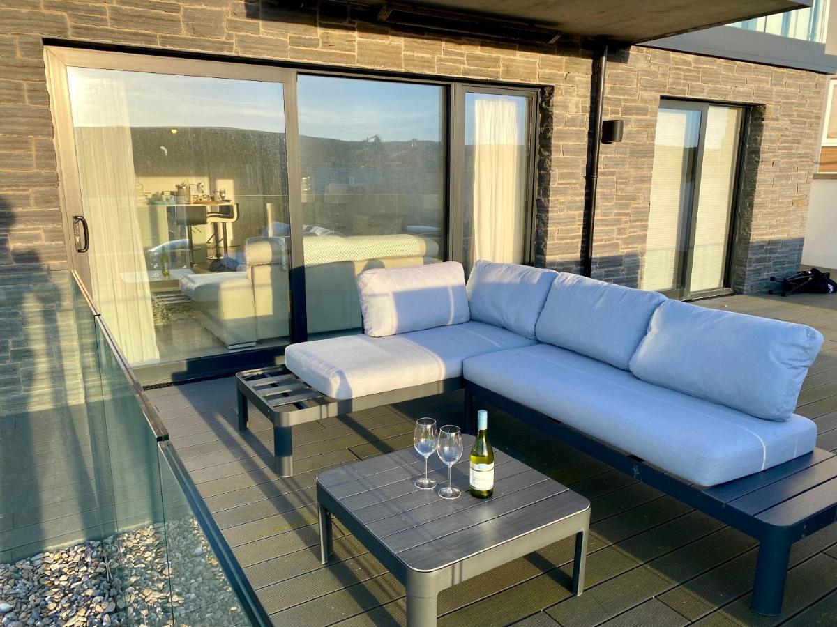 The North Cove, 20m to the Sea, Modern Studio Apartment - Housity
