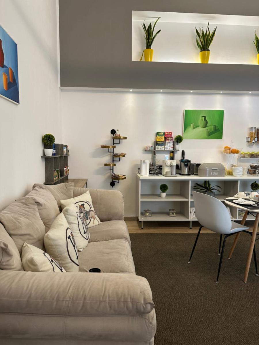 Zeta Rooms - Housity