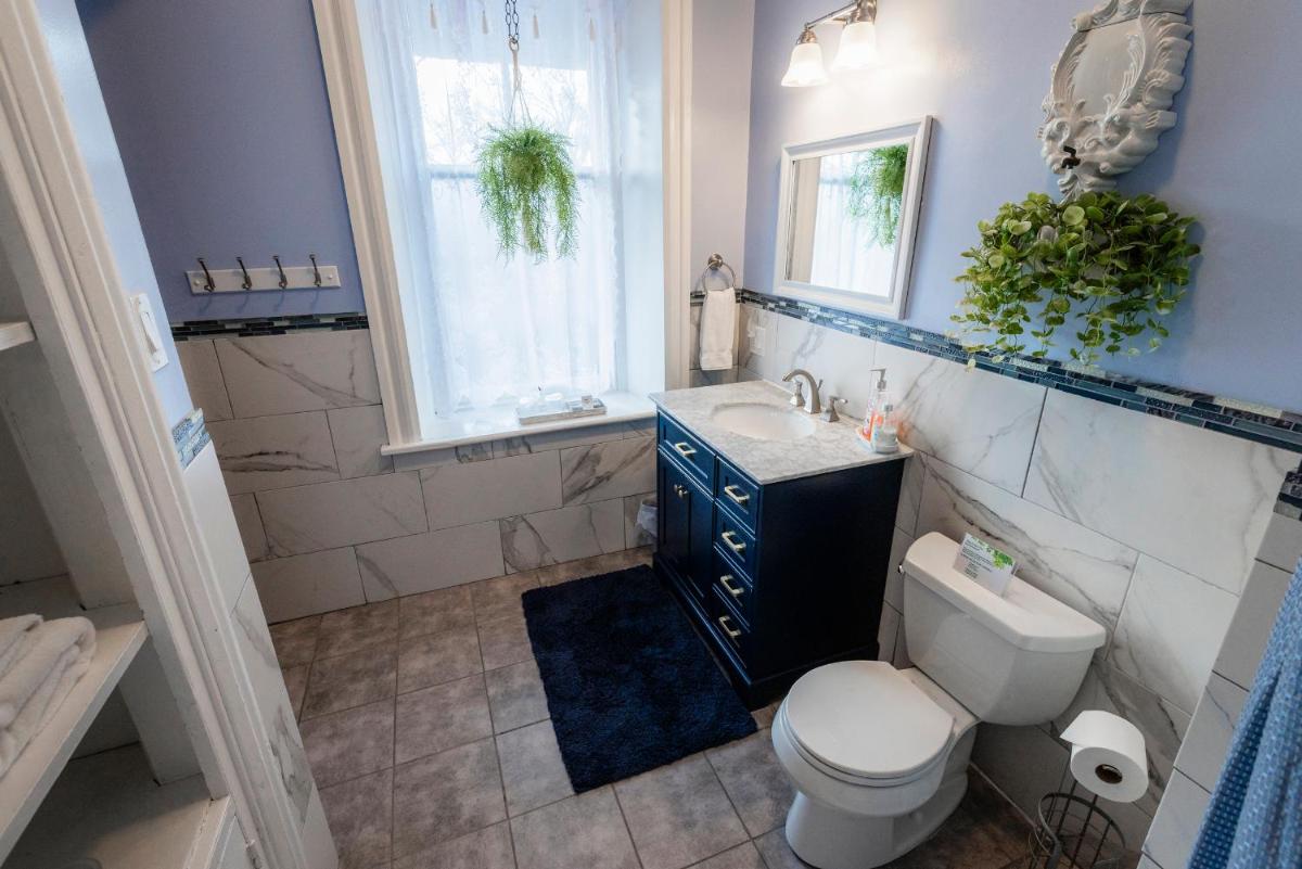 Gifford-Risley House Bed and Breakfast - Housity