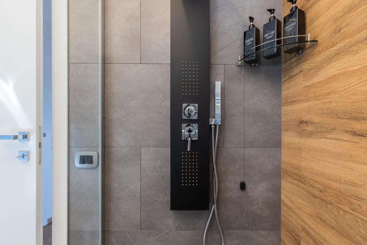 Spettacolare vista isola Terrazza e idromassaggio - Housity