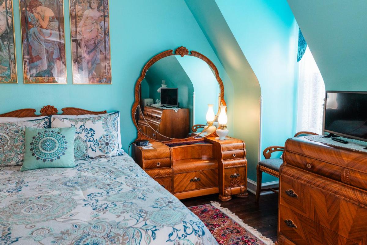 Gifford-Risley House Bed and Breakfast - Housity