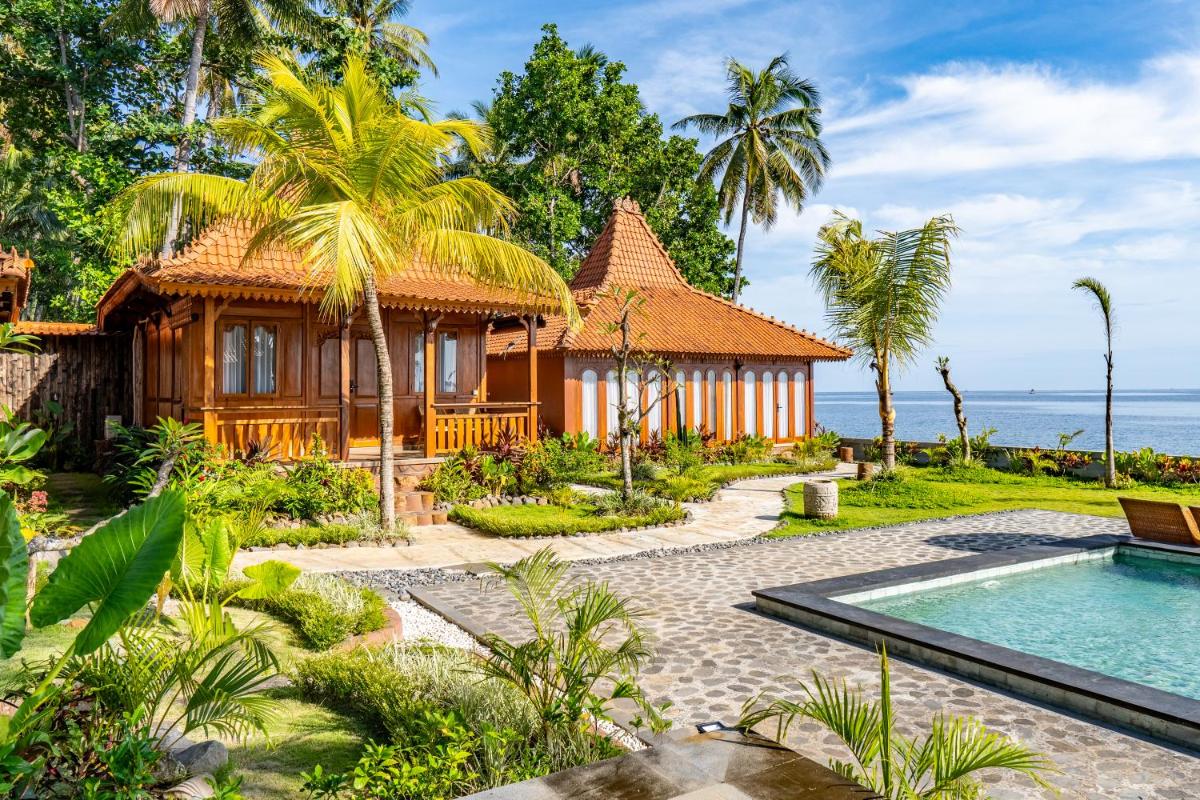 Dani Beach Villa - Beachfront Villas in Tejakula - Housity